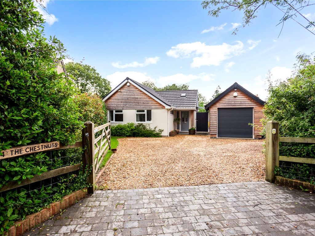 3 bed linkdetached house for sale in East Grimstead, Salisbury SP5, £