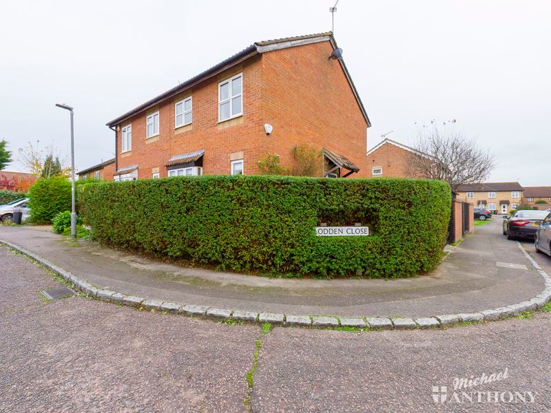 3 bed semidetached house for sale in Lambourne Avenue, Aylesbury HP21 Zoopla