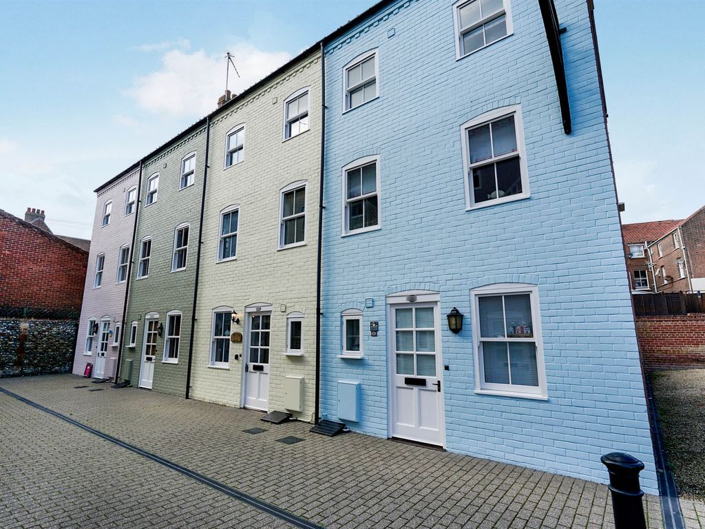 4 bed town house for sale in Corner Street, Cromer NR27, £425,000 Zoopla