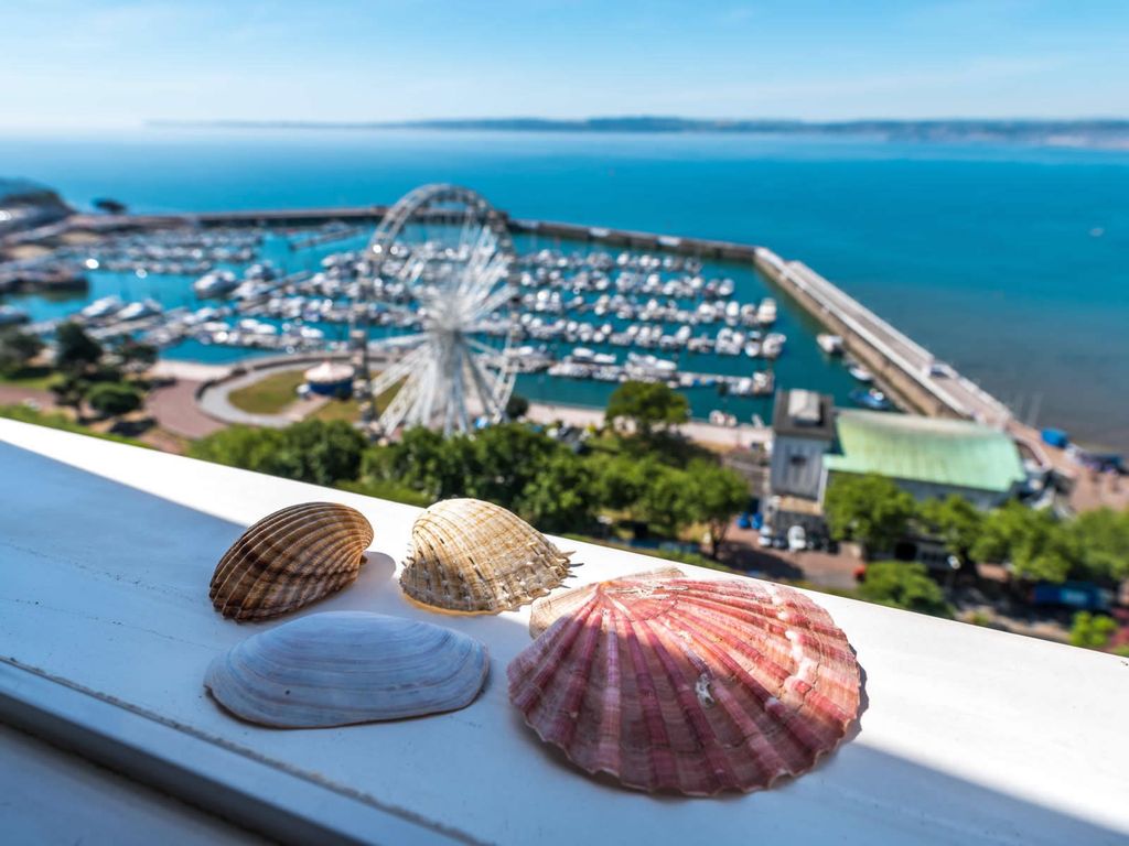 2 bed flat to rent in Marina Court, Warren Road, Torquay TQ2, £1,150