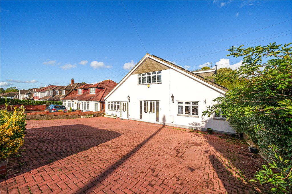 4 bed detached house for sale in Brookdene Avenue, Watford