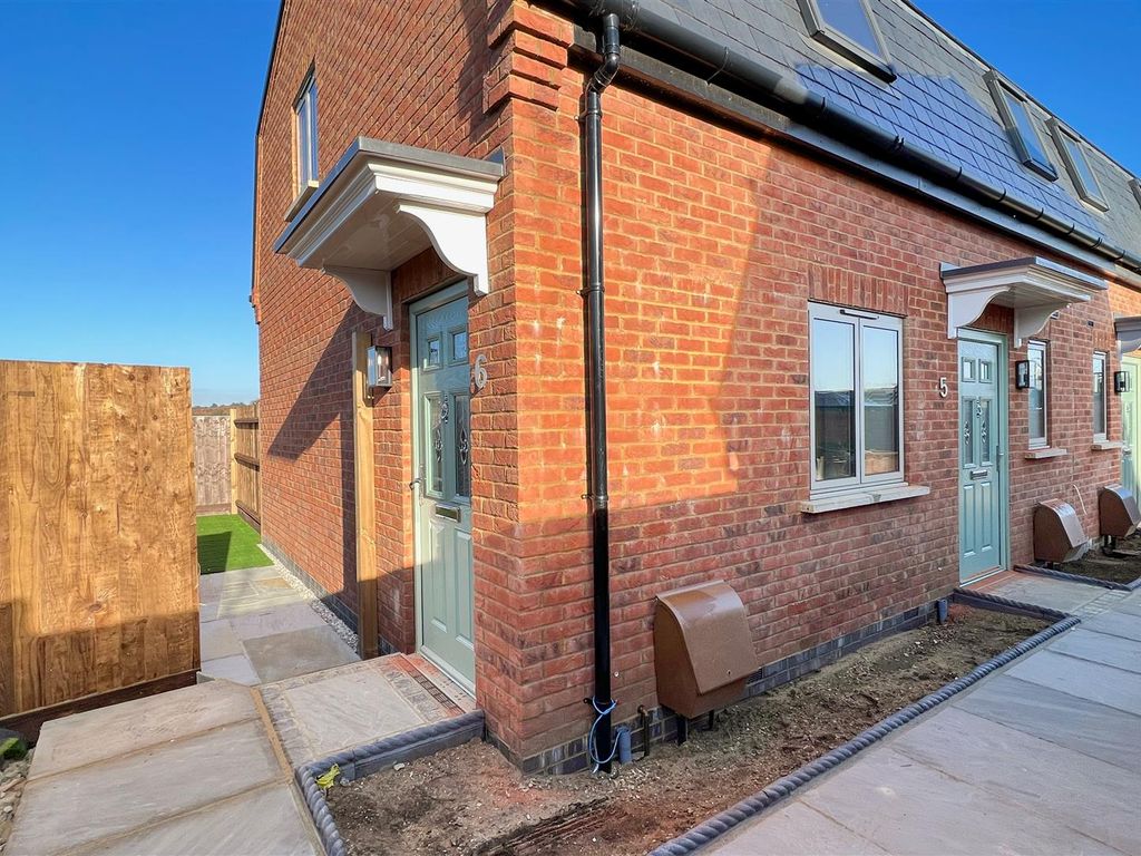 1 bed flat to rent in New Road, Welwyn Garden City AL8, £1,150 pcm Zoopla