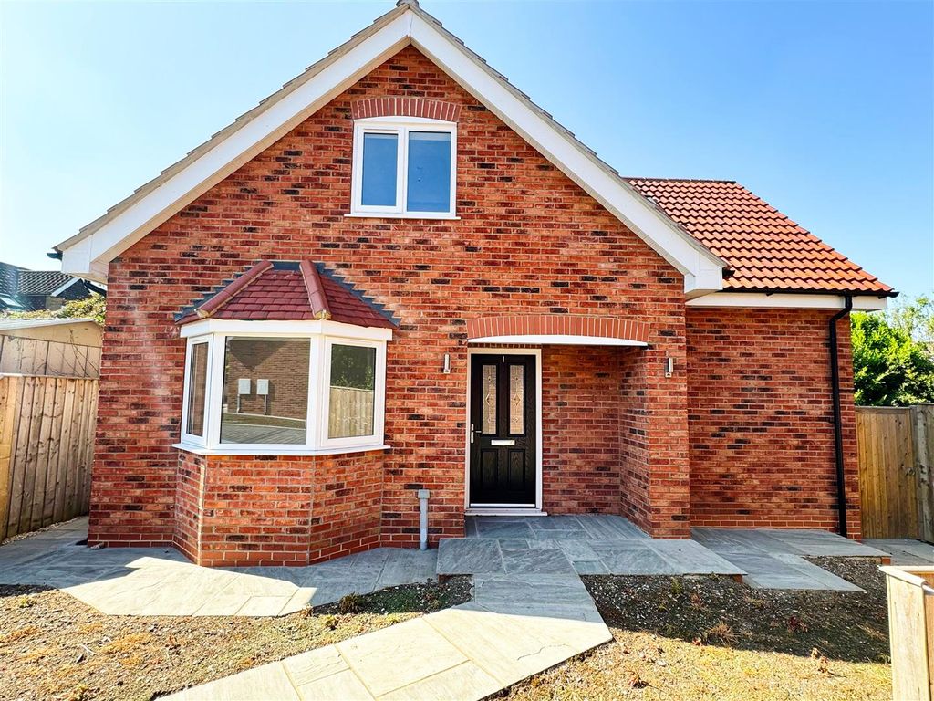 New home, 3 bed detached bungalow for sale in Cheapside, Waltham