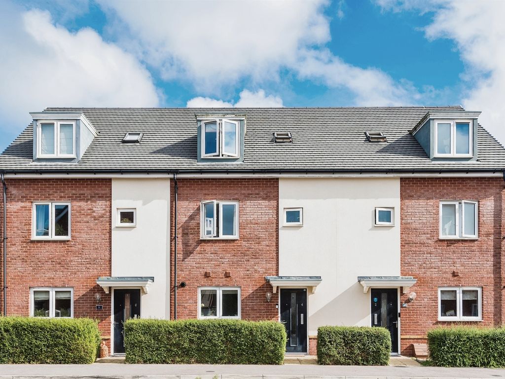 3 bed town house for sale in The Coach Road, Basingstoke RG23, £430,000