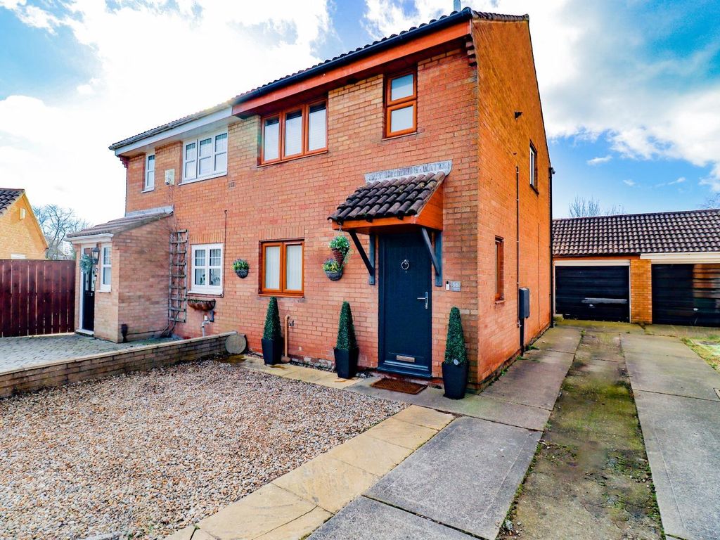 3 bed semidetached house for sale in Wansford Close, Owington Farm