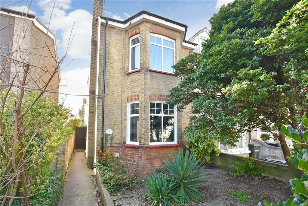 5 bed semidetached house for sale in Old Road West, Gravesend, Kent