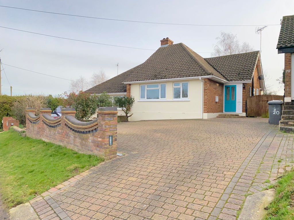 3 bed semidetached bungalow for sale in Broadland Avene, Rayleigh SS6