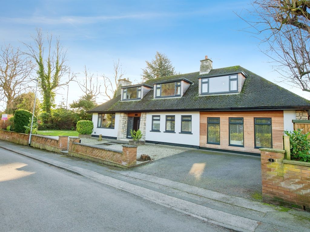 5 bed detached house for sale in Hardwick Court, Pontefract WF8, £