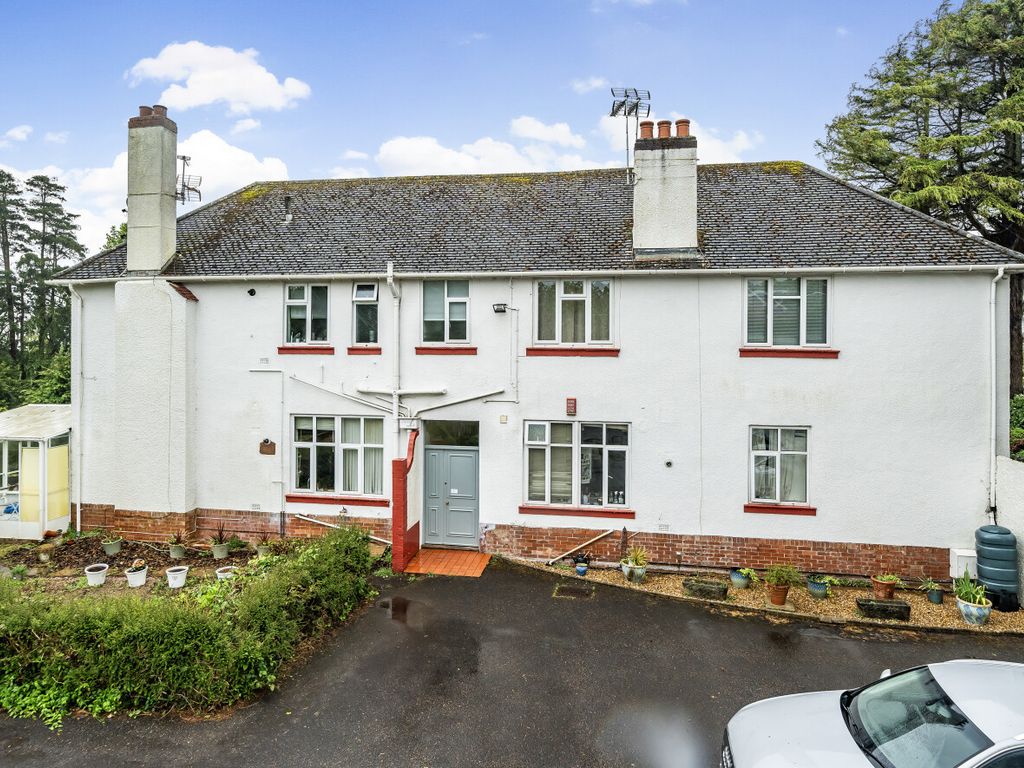 2 bed flat for sale in Cranford Avenue, Exmouth, Devon EX8, £350,000