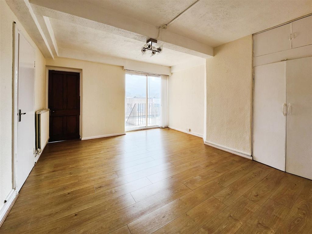 3 bed property to rent in St. Helier Avenue, Morden SM4 Zoopla