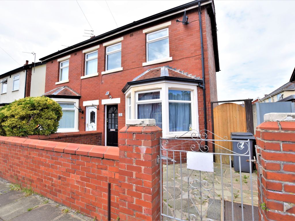 3 bed semidetached house to rent in Rangeway Avenue, Blackpool FY4, £