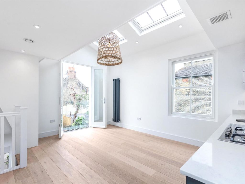 Studio to rent in Fulham Palace Road, Fulham SW6 Zoopla