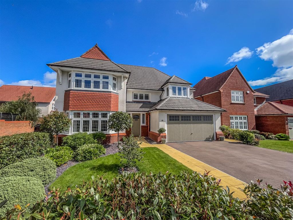 4 bed detached house for sale in TroedYGaer Road, Bassaleg, Newport