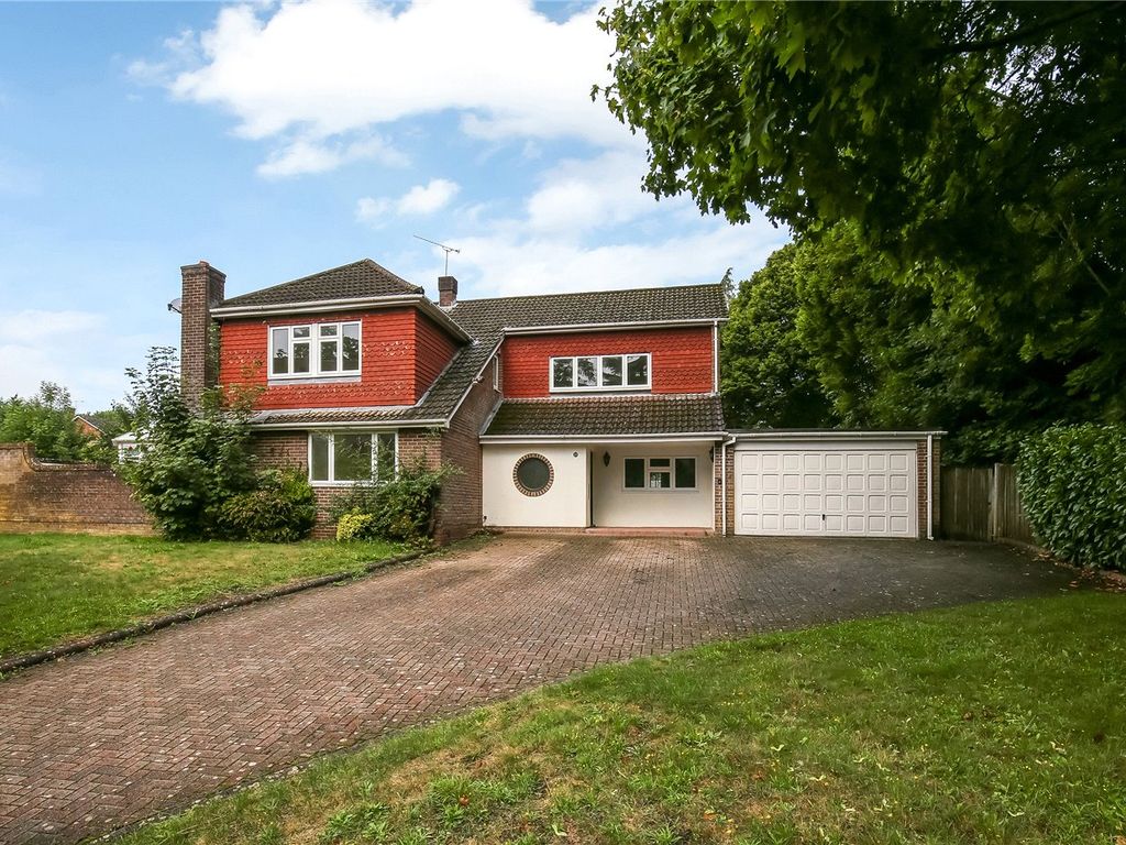 4 bed detached house for sale in Court Road, Kings Worthy, Winchester