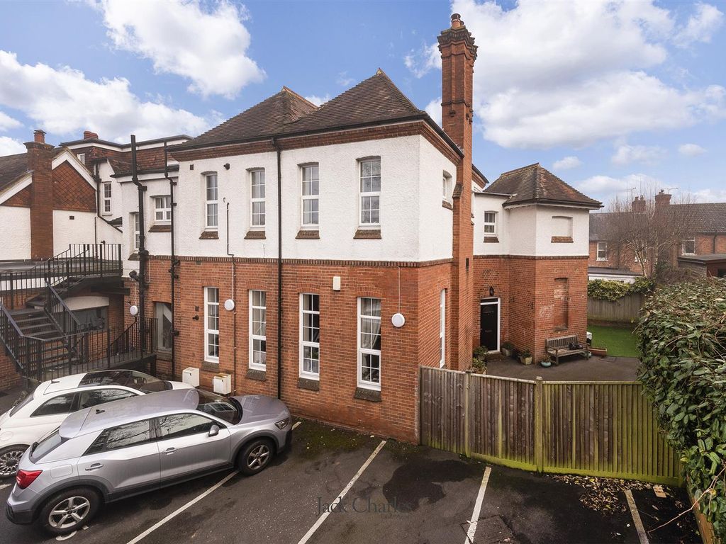 2 bed flat for sale in Baltic Road, Tonbridge TN9 Zoopla