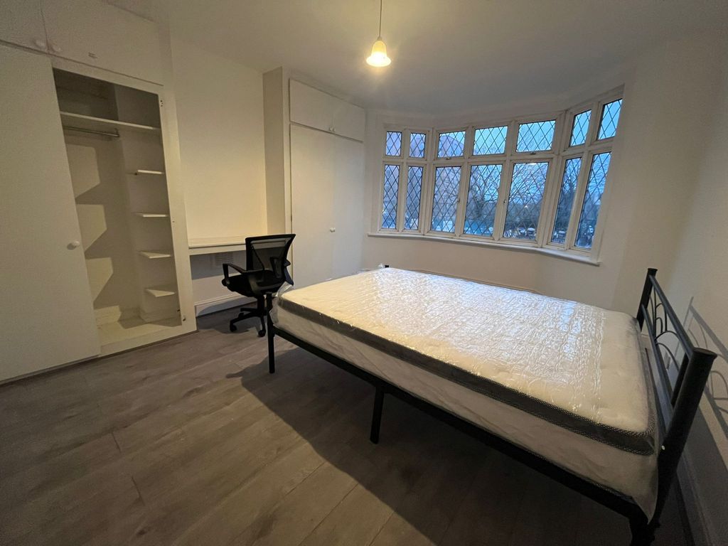 Room to rent in Greenford Road, Greenford, Greater London UB6, £975 pcm