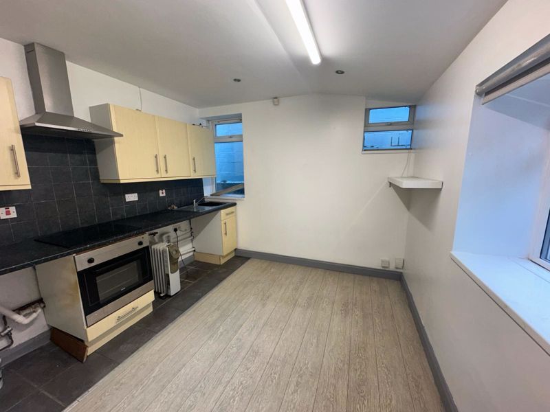 1 bed flat to rent in Manchester Road, Huddersfield HD4, £450 pcm Zoopla