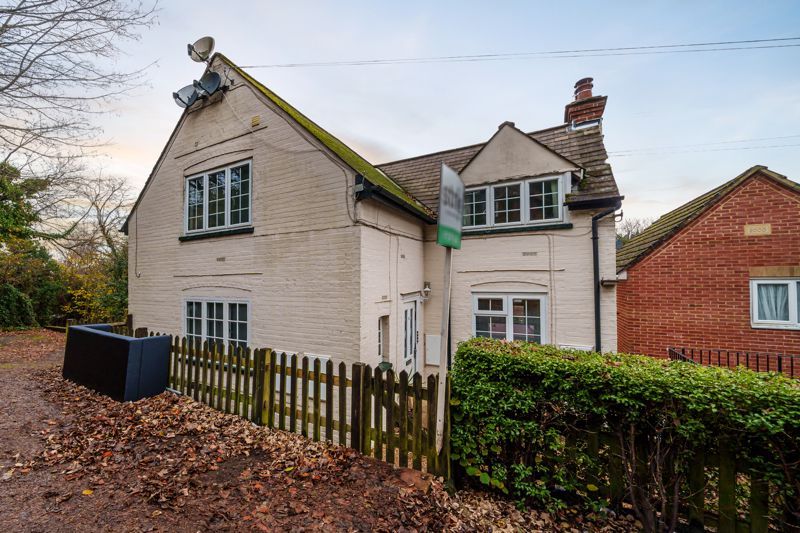 1 bed flat to rent in Longdene Road, Haslemere GU27, £825 pcm Zoopla
