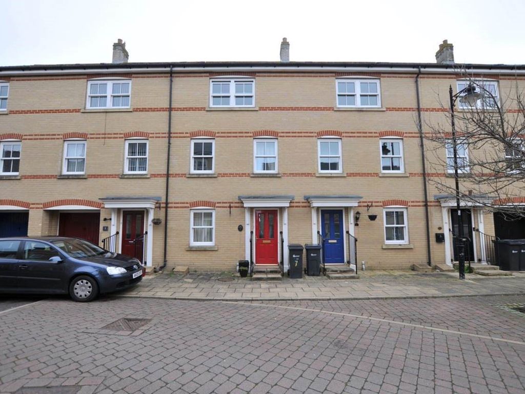 4 bed terraced house to rent in Massingham Drive, Earls Colne