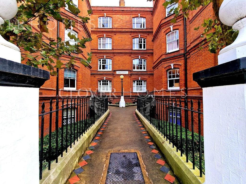 2 bed property for sale in Queen's Club Gardens, London W14, £800,000
