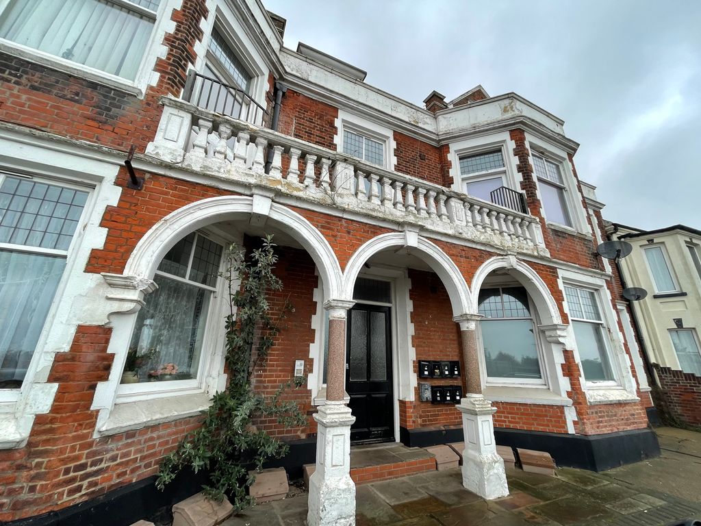 2 bed flat to rent in Cliff Hill, Gorleston, Great Yarmouth NR31, £725