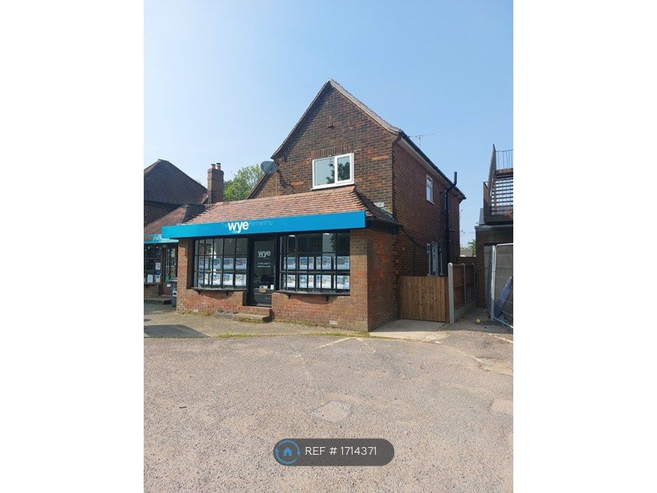 2 bed flat to rent in Kingston House, Stokenchurch, High HP14