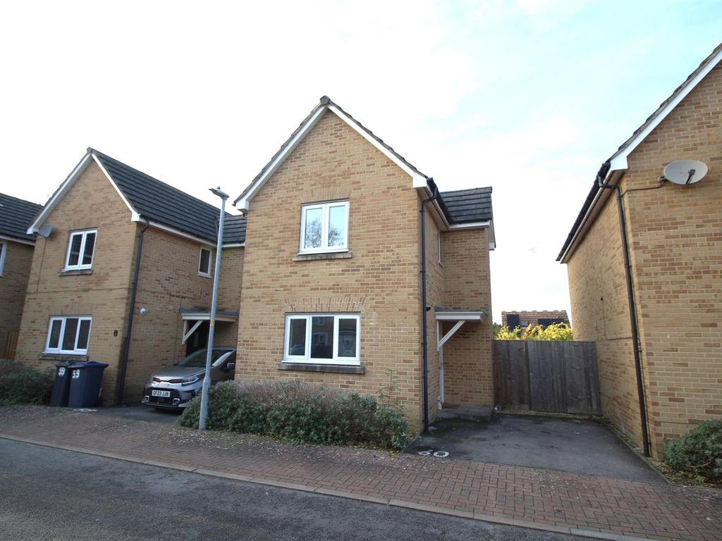 2 bed detached house to rent in Rudman Park, Chippenham SN15, £1,000