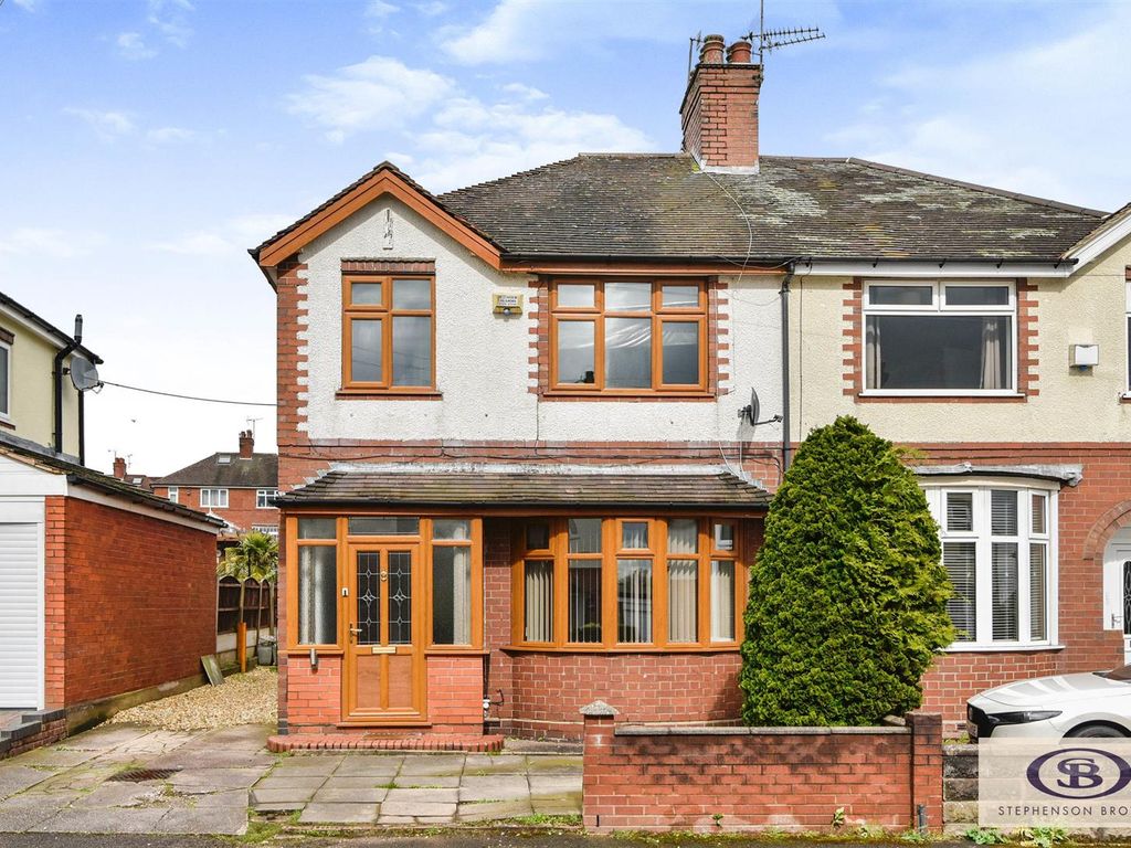 3 bed semidetached house for sale in Road West, Newcastle