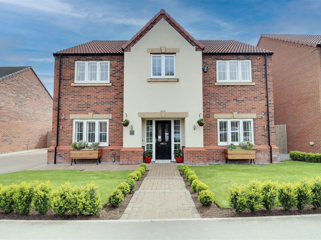 5 bed detached house for sale in Cape Drive, Anlaby, Hull HU10, £