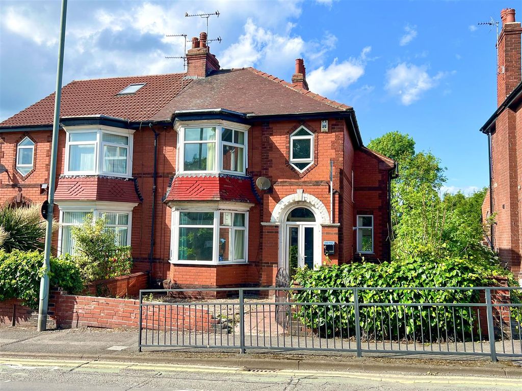 3 bed semidetached house for sale in Wentworth Road, Doncaster DN2, £