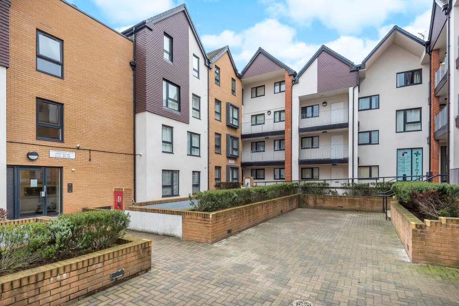2 bed flat to rent in Owen Square, Watford WD19 Zoopla
