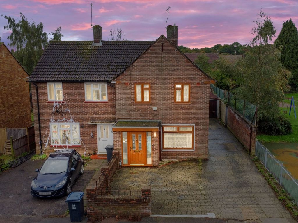 3 bed semidetached house for sale in Bentley Road, Hertford SG14, £