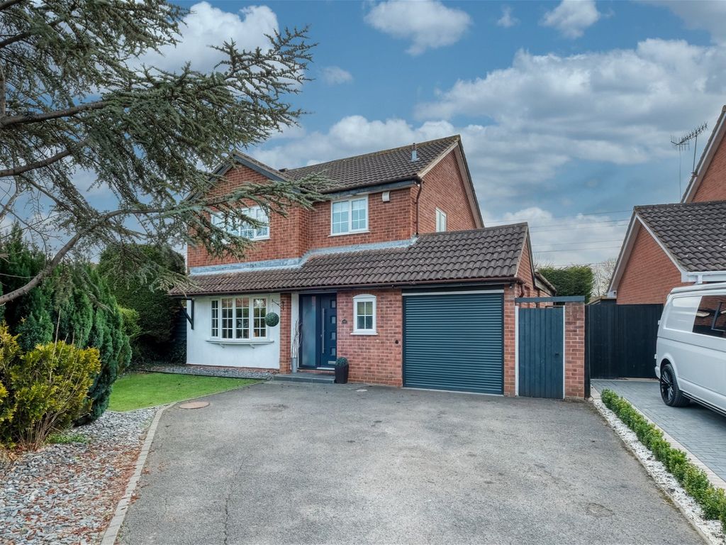 4 bed detached house for sale in Foxglove Road, Worcester WR5, £435,000