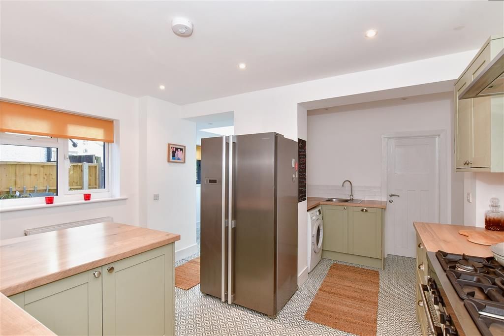 2 bed end terrace house for sale in Reservoir Road, Whitstable, Kent