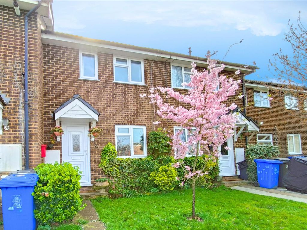 2 bed terraced house for sale in Penn Road, Datchet, Slough SL3, £