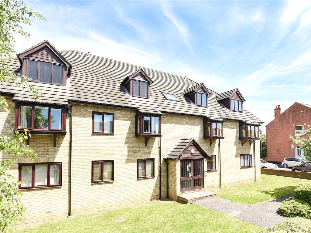 1 bed flat to rent in 55 Bond Road, Surbiton KT6, £1,250 pcm Zoopla