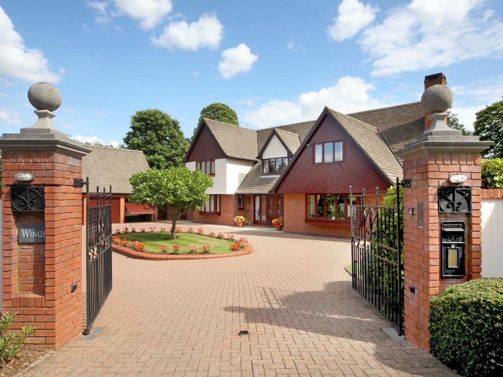 6 bed detached house for sale in Penn Road, Knotty Green, Beaconsfield