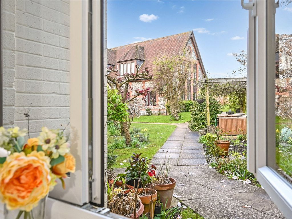 2 bed flat for sale in Hylton Road, Petersfield, Hampshire GU32 Zoopla