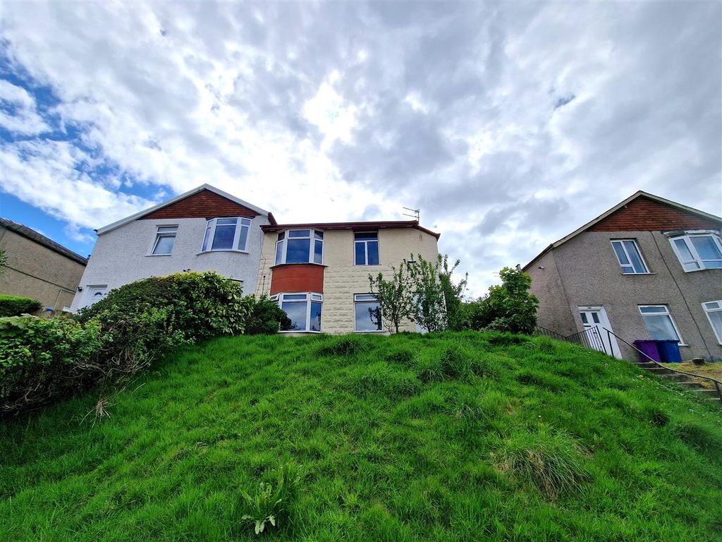 3 bed flat to rent in Curtis Avenue, Kings Park, Glasgow G44 Zoopla