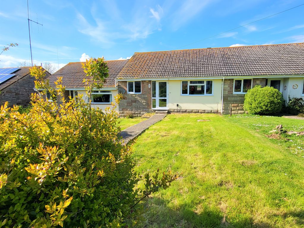 2 bed bungalow to rent in Mountbatten Drive, Newport PO30 Zoopla