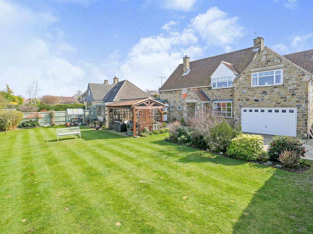 5 bed detached house for sale in Hollybush Green, Collingham, Wetherby
