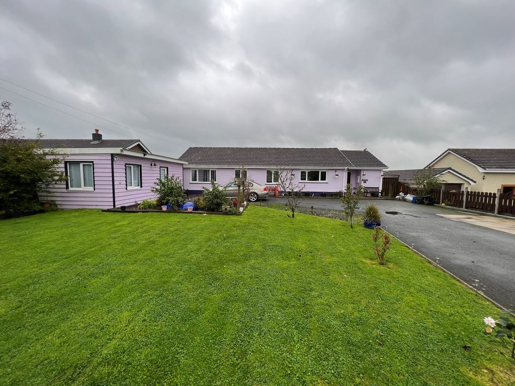 4 bed bungalow for sale in Pennant, Nr.Aberaeron, Ceredigion SY23, £