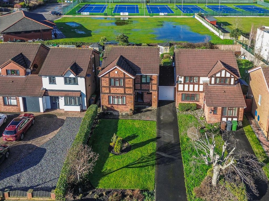 4 bed detached house for sale in Ashdown Close, Southport PR8, £280,000