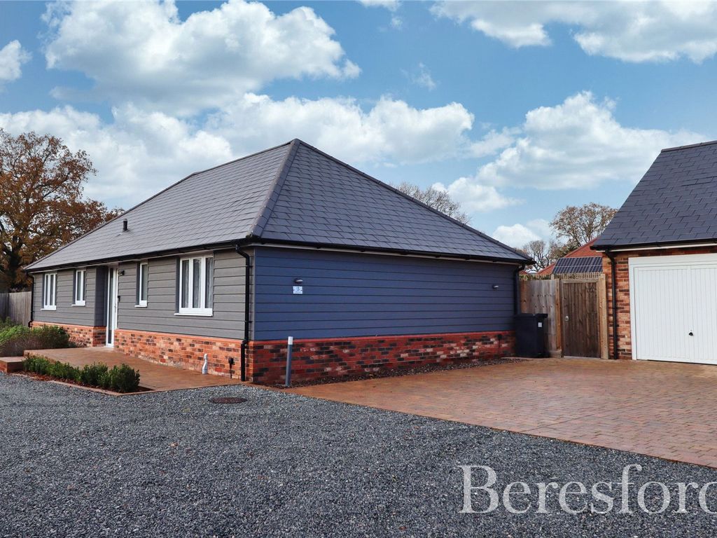 3 bed bungalow for sale in The Grove, BurnhamOnCrouch CM0, £550,000