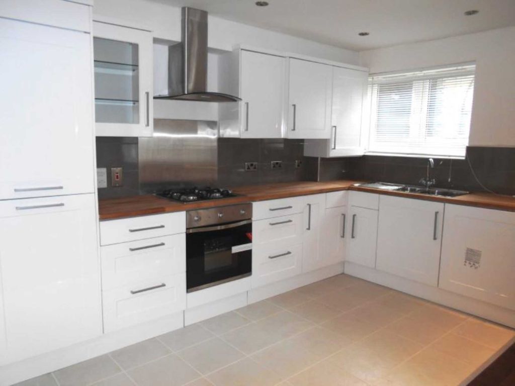 Studio to rent in Watling Street, Radlett WD7, £950 pcm Zoopla