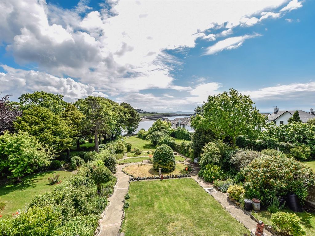 4 bed semidetached house for sale in Cold Knap Way, Barry CF62 Zoopla