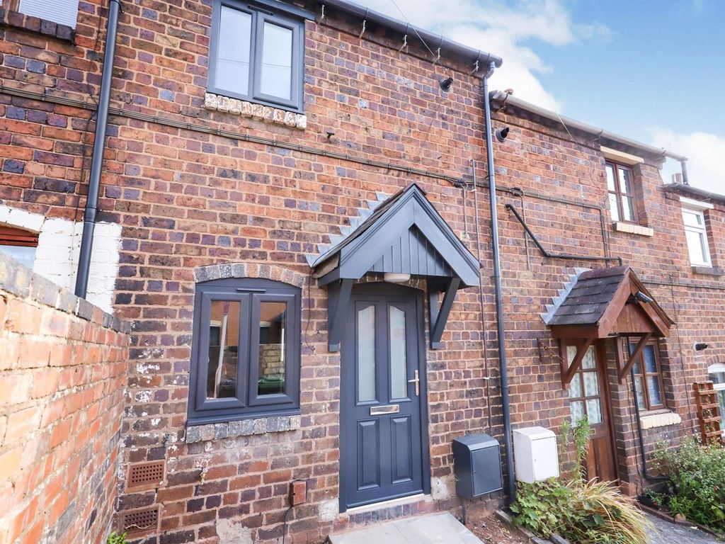 2 bed property to rent in Park Street, Kidderminster DY11, £800 pcm