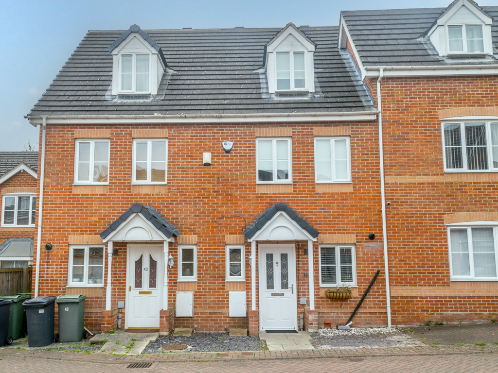 3 bed town house for sale in Redbarn Close, Leeds LS10, £252,000 Zoopla