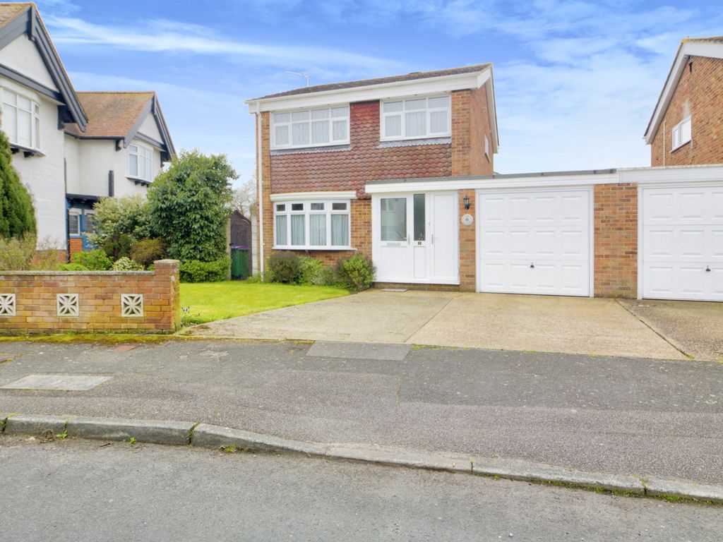 3 bed detached house for sale in Lynwood, Folkestone CT19 Zoopla