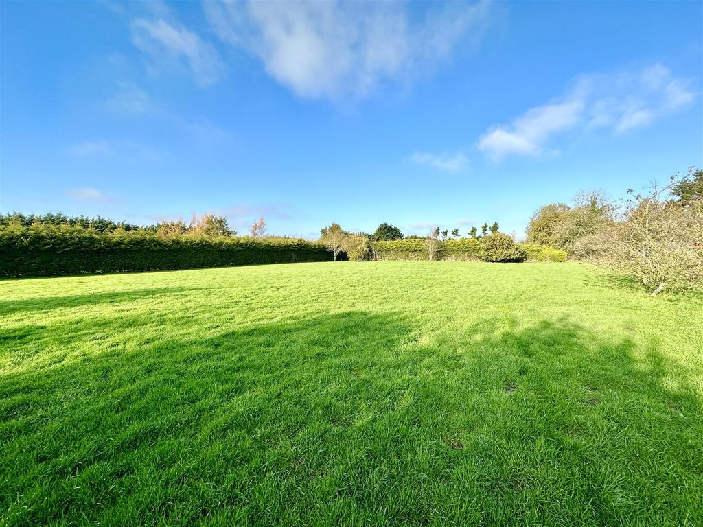 2 bed property for sale in Norwich Road, Strumpshaw, Norwich NR13, £